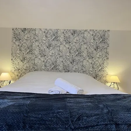 Le 30 - La Maison Fontchaudiere לינה וארוחת בוקר *